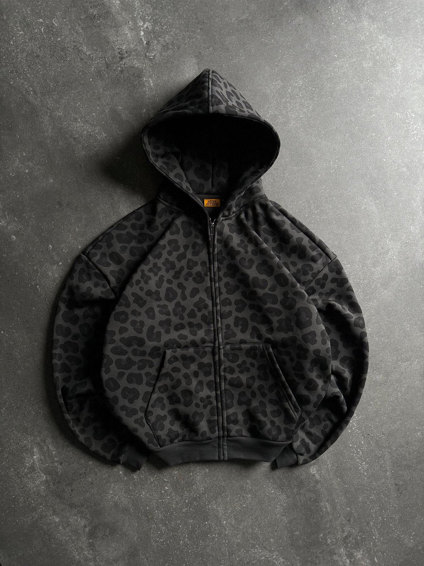 LEO ZIP HOODIE